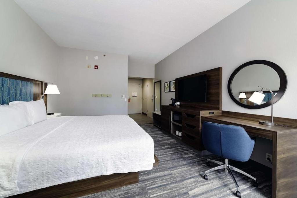 Holiday Inn Express Hotel & Suites Port Charlotte Exterior photo