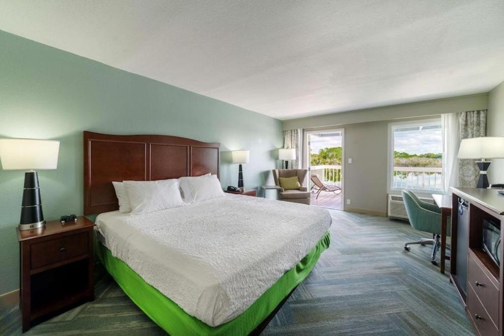 Holiday Inn Express Hotel & Suites Port Charlotte Exterior photo